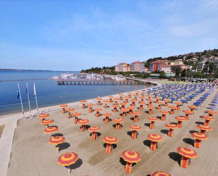 Portoroz Central beach.jpg